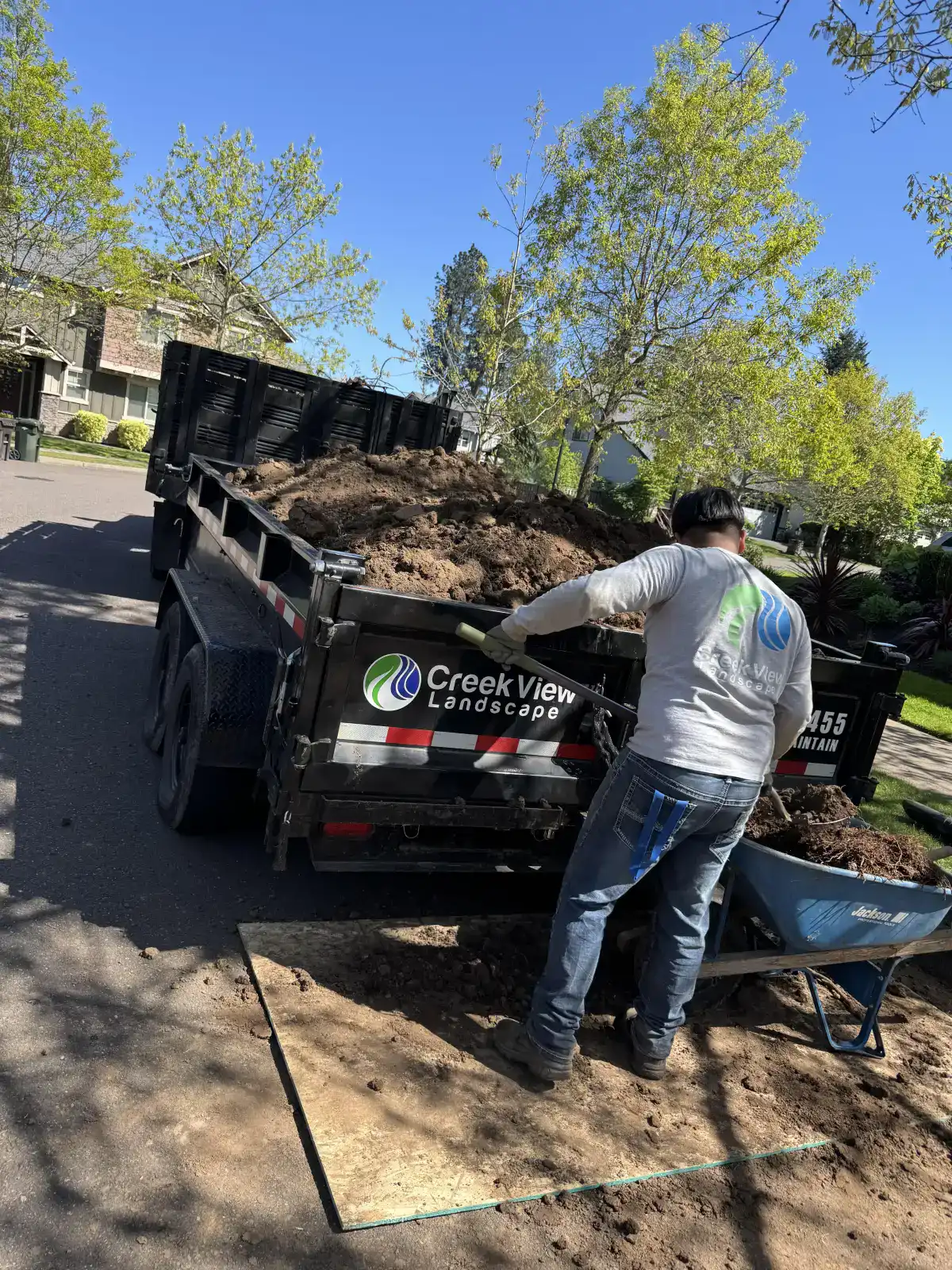 CreekView Landscape team and equipment in Woodburn Oregon